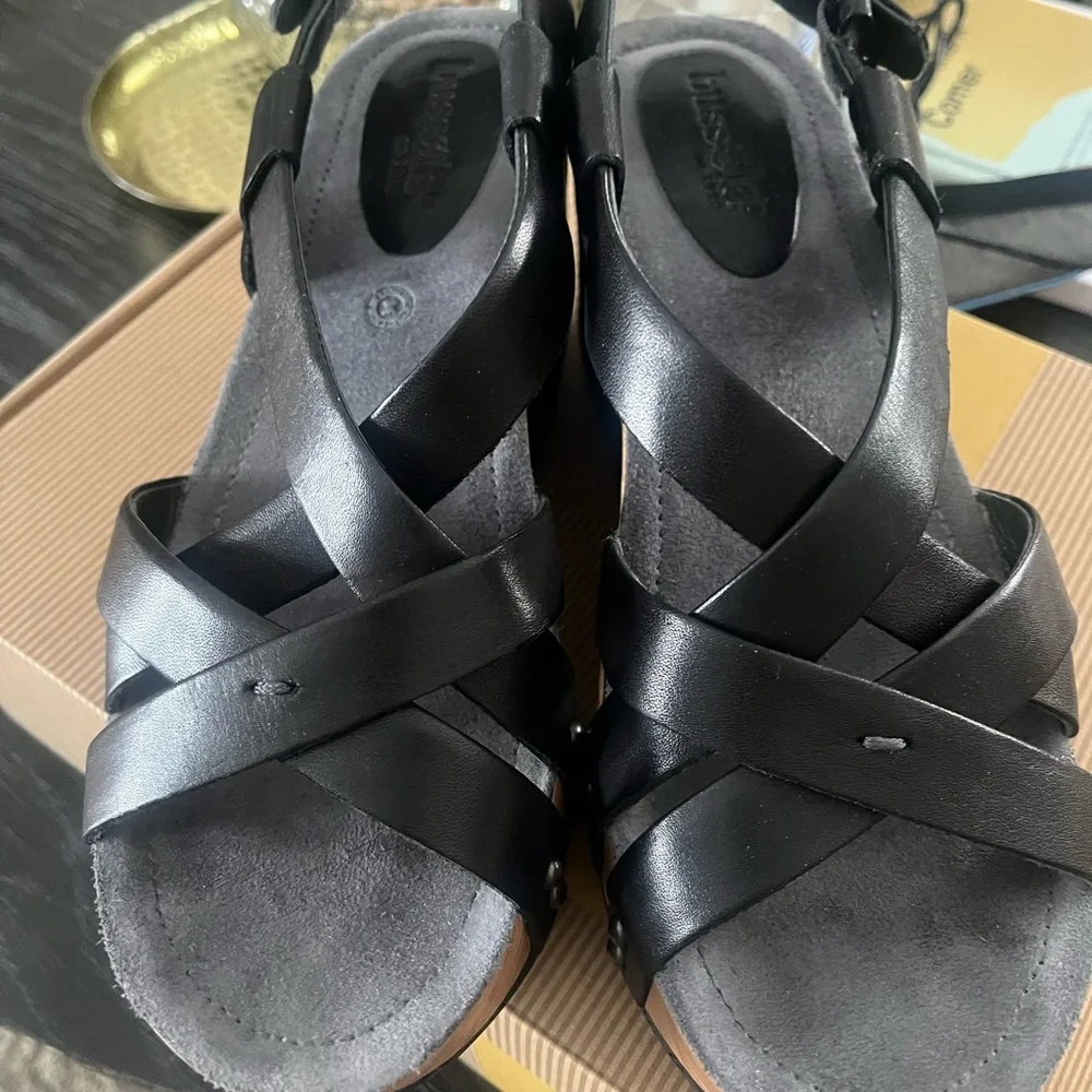 Bussola Black and Tan Wedge Sandals size 40 (10) - Picture 6 of 6